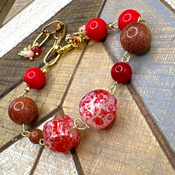 Alquimia Jewelry - CHUNKY GOLD CHARMS ADORNED BRACELET